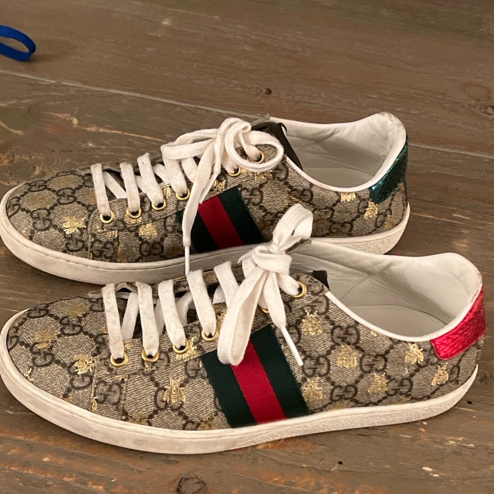 Gucci Women's Patterned Sneakers with Red and Green Stripes